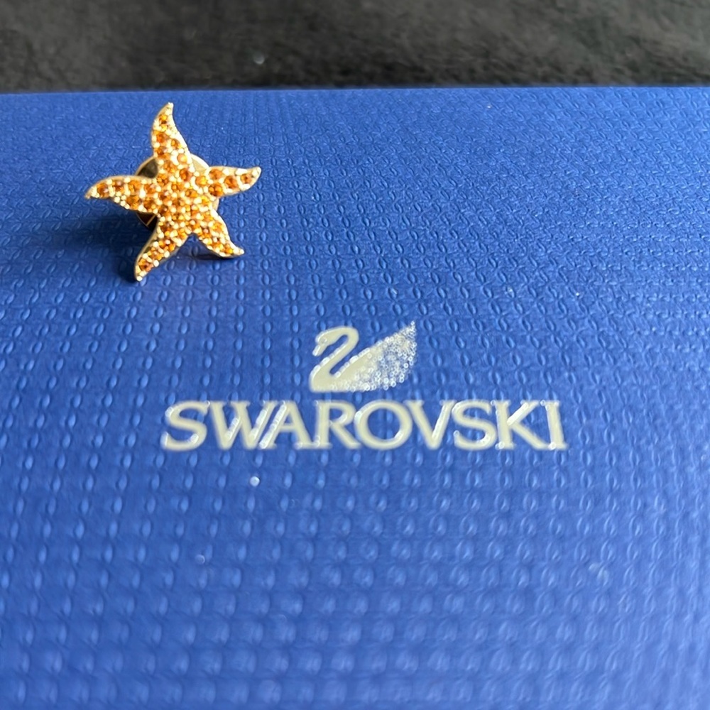 Swarovski Crystal starfish lapel pin